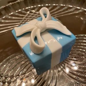 TIFFANY & CO. BONE CHINA MINI BLUE RIBBON BOW BOX